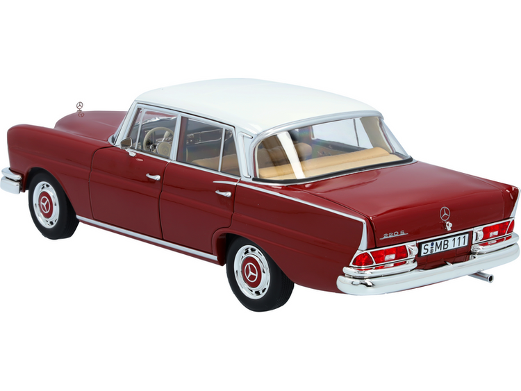 MODEL 1:18 W111 LIGHT IVORY