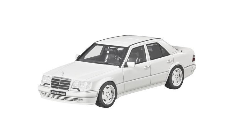 MODEL 1:18 E60 AMG