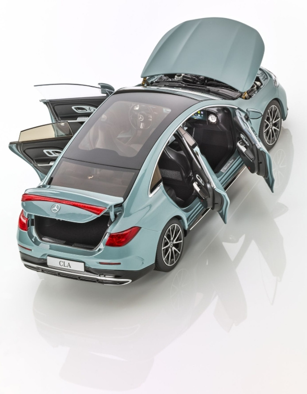 MODEL 1:18 CLA COUPÉ, C178