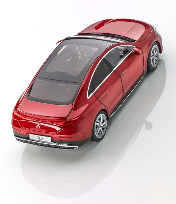 MODEL 1:18 CLA COUPE C178