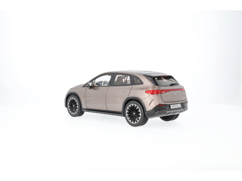 MODEL 1:18 EQE SUV X294